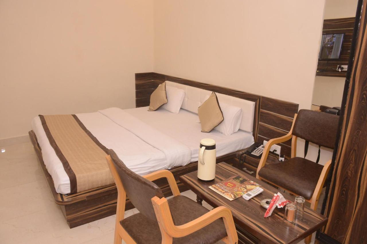 Hotel Bharat Kota  Exteriör bild