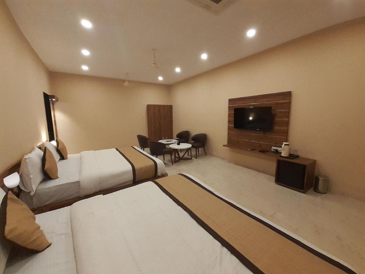 Hotel Bharat Kota  Exteriör bild